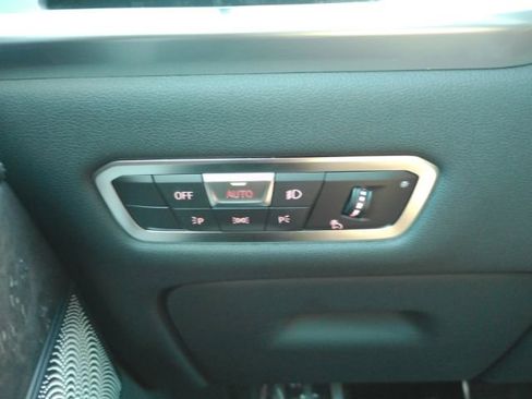 Used 2023 BMW X7 xDrive40i w/ M Sport Package AWD/4WD image 48