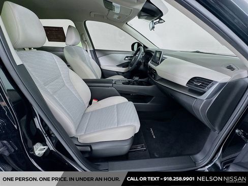 Certified 2023 Nissan Rogue SV FWD image 25