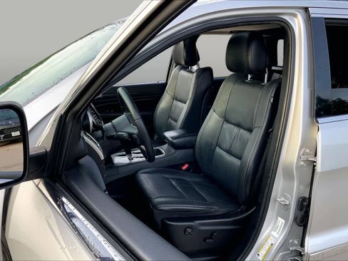 Used 2012 Jeep Grand Cherokee Laredo AWD/4WD image 7