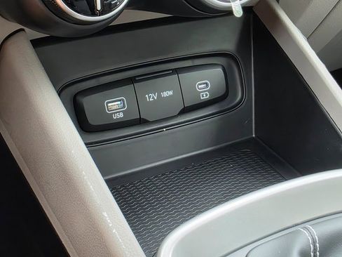 New 2025 Hyundai Venue SEL image 28