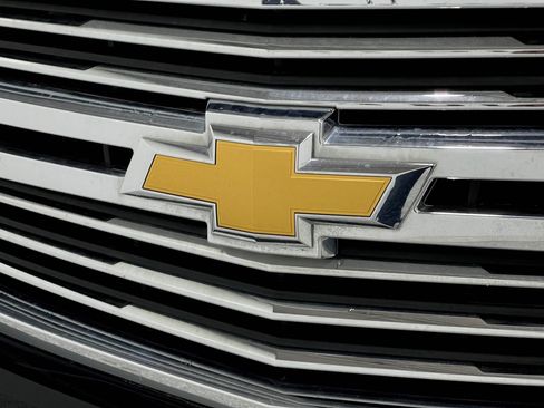 Used 2018 Chevrolet Suburban Premier AWD/4WD image 39