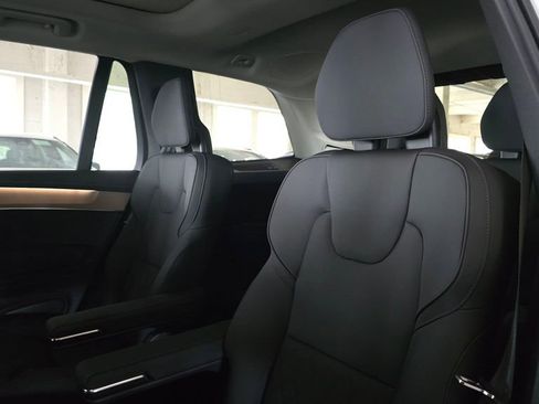 Certified 2024 Volvo XC40 B5 Ultimate w/ Protection Package Premier AWD/4WD image 17