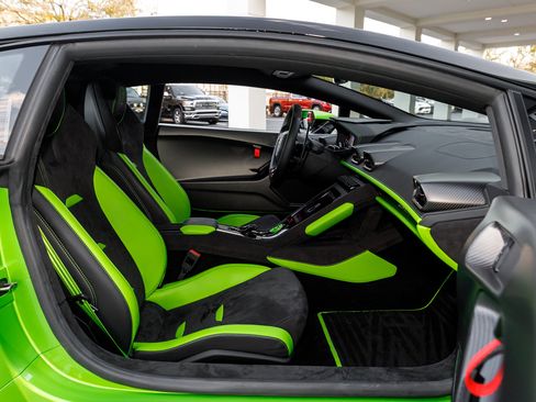 Used 2023 Lamborghini Huracan Tecnica image 37