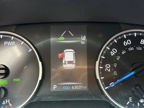 Used 2021 Toyota RAV4 XLE w/ Convenience Package AWD/4WD image 17