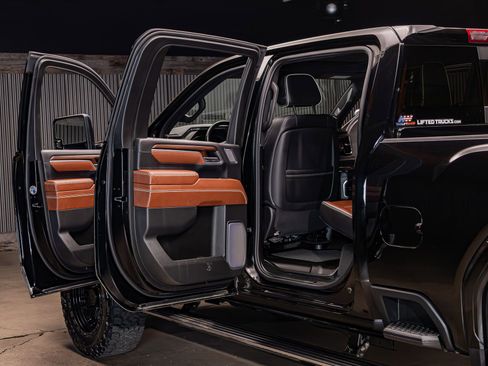 Used 2025 GMC Sierra 3500 Denali Ultimate image 28