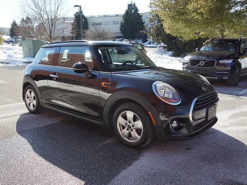Used 2017 MINI Cooper 2-Door Hardtop image 9