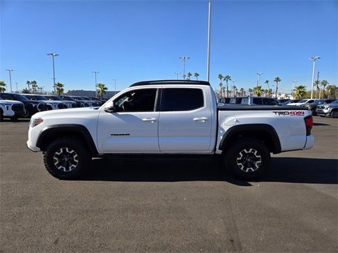 Certified 2018 Toyota Tacoma 4x4 Double Cab image 7