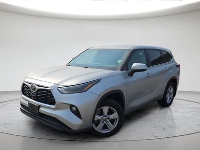 Used 2023 Toyota Highlander LE