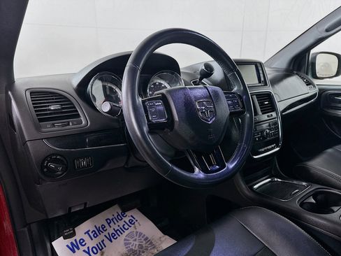 Used 2016 Dodge Grand Caravan SXT image 9