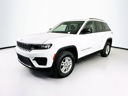 Used 2023 Jeep Grand Cherokee Laredo w/ Luxury Tech Group I image 3
