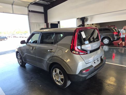 Used 2022 Kia Soul LX FWD image 4