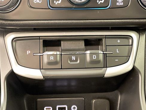 Used 2024 GMC Terrain SLE w/ Driver Convenience Package image 15