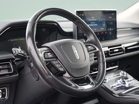 Used 2023 Lincoln Nautilus Reserve AWD/4WD image 28