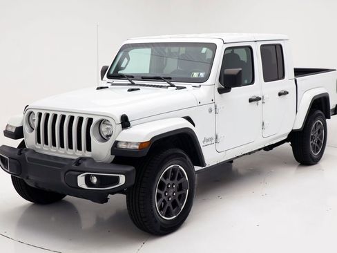 Used 2023 Jeep Gladiator Overland image 2