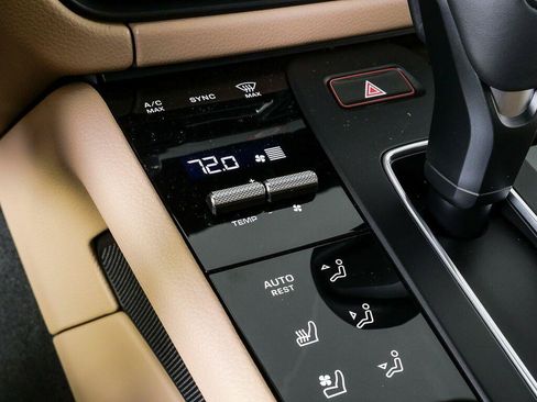 Certified 2026 Porsche Macan Turbo AWD/4WD image 17