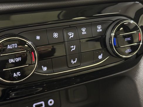 Used 2020 Buick Encore GX Essence w/ Experience Buick Package image 17