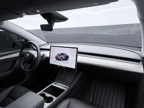 Used 2024 Tesla Model Y Long Range AWD/4WD image 13