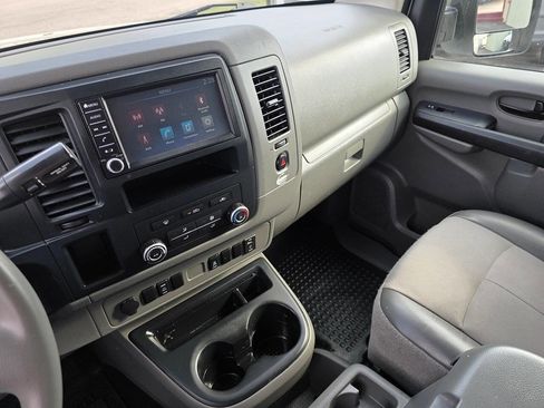 Used 2021 Nissan NV 2500 SV image 18