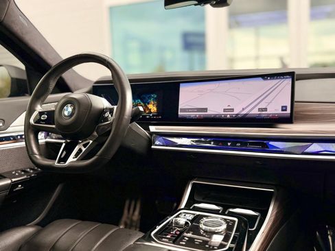 Used 2023 BMW 760i xDrive AWD/4WD image 54