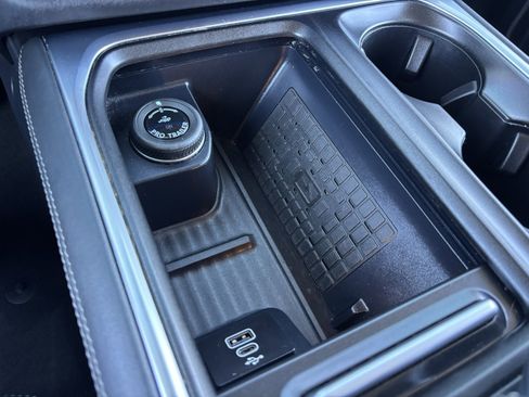 Used 2025 Ford Expedition Platinum image 27