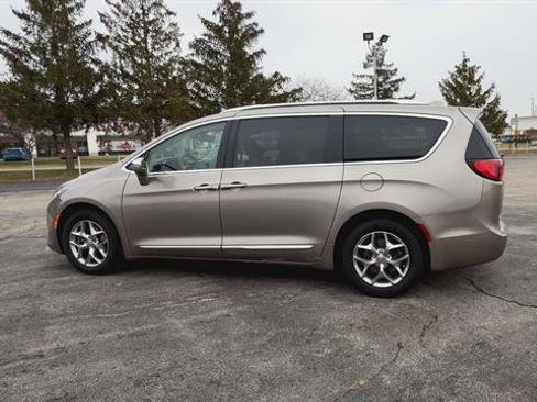Used 2017 Chrysler Pacifica Limited w/ Advanced Safetytec Group image 6