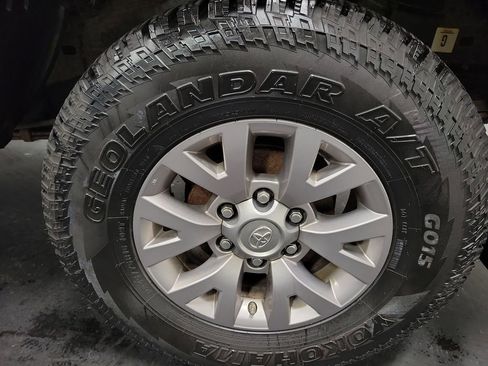 Used 2016 Toyota Tacoma SR5 image 10