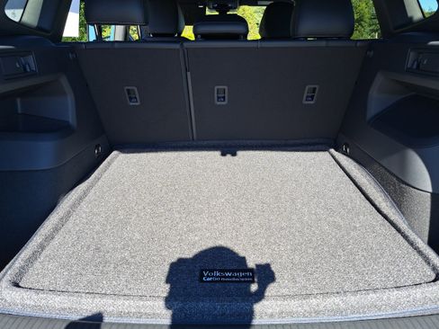 New 2026 Volkswagen Tiguan SE R-Line image 12