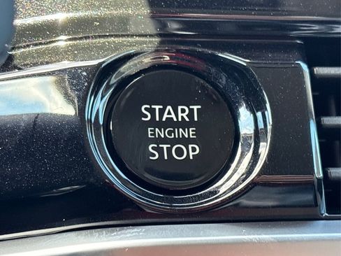 New 2025 Nissan Pathfinder SL image 32