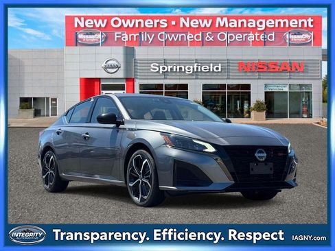 Used 2023 Nissan Altima 2.5 SR FWD image 1