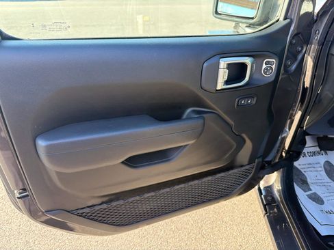 Used 2025 Jeep Wrangler Sport S image 9