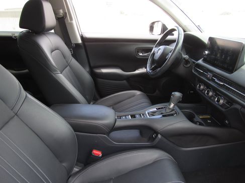 Used 2023 Honda HR-V EX-L image 9