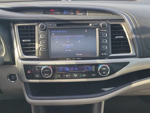 Used 2019 Toyota Highlander XLE FWD image 14