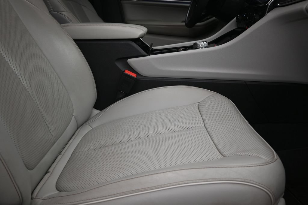 Used 2023 Jeep Grand Cherokee Overland RWD image 25