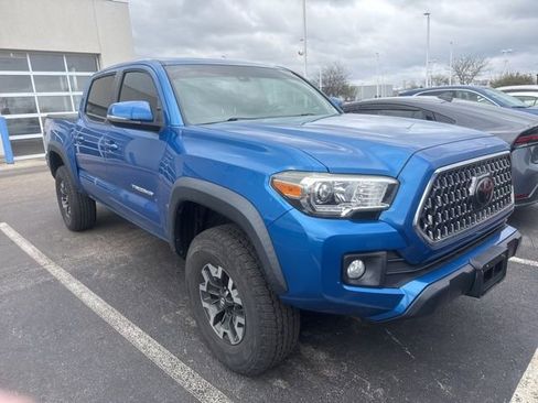 Used 2018 Toyota Tacoma TRD Off-Road w/ Technology Package image 3