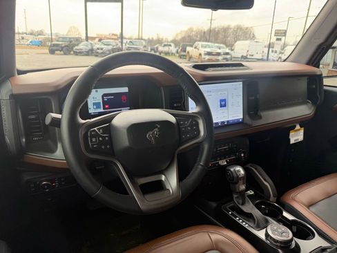 Used 2024 Ford Bronco Outer Banks w/ Sasquatch Package image 5