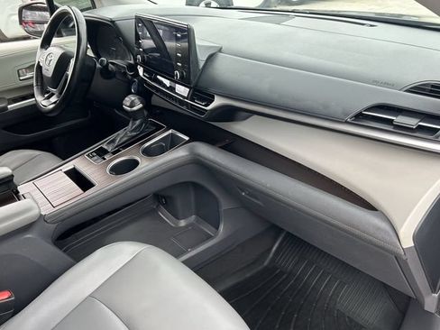 Used 2021 Toyota Sienna XLE FWD image 14