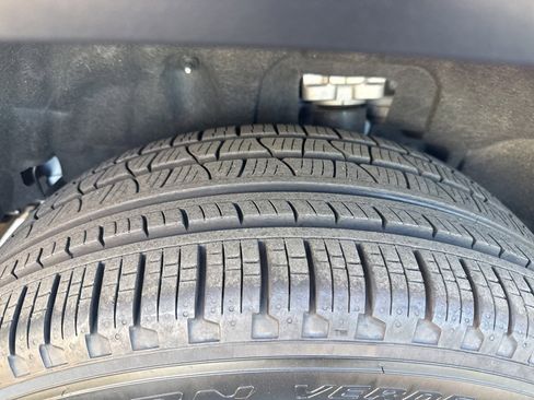 Certified 2024 Jeep Grand Cherokee Limited w/ Luxury Tech Group II image 12