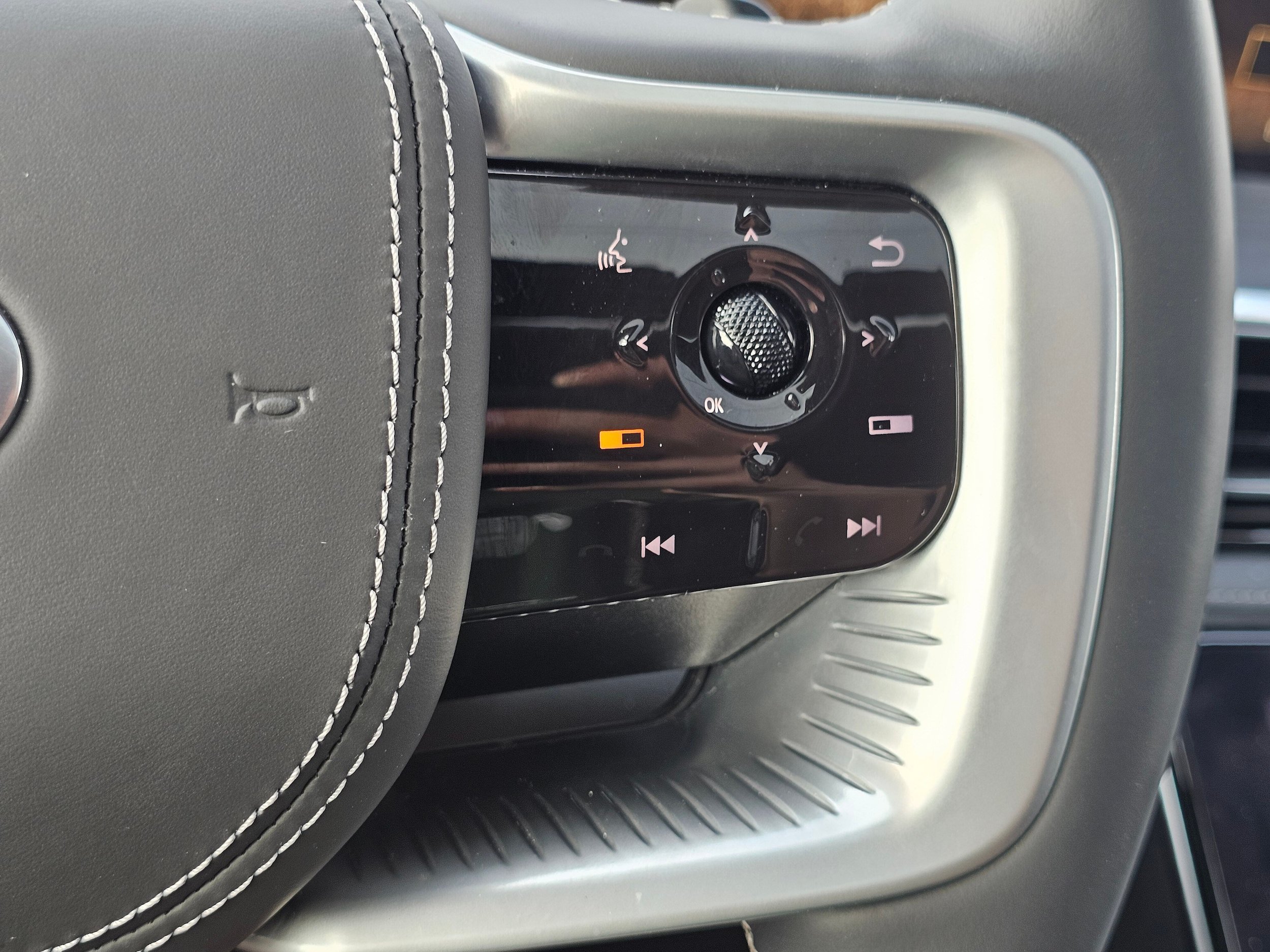 Used 2025 INFINITI QX80 Sensory AWD/4WD image 29