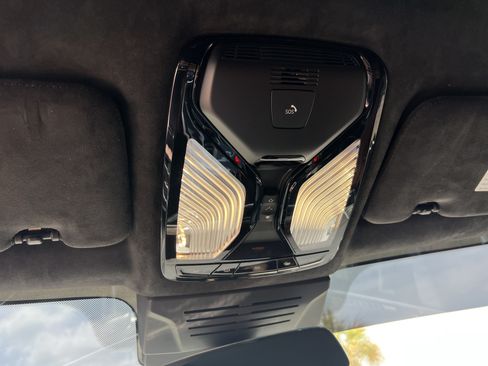 Used 2025 BMW X7 M60i AWD/4WD image 41