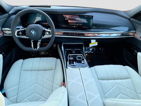 New 2026 BMW i7 xDrive60 w/ Premium Package image 16