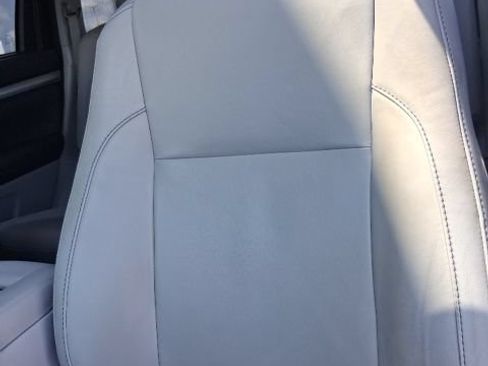 Used 2015 Toyota Highlander XLE FWD image 12