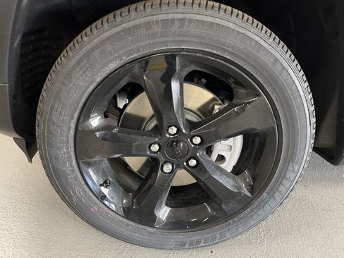 New 2025 Jeep Grand Cherokee L Altitude image 6