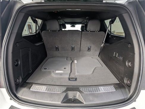 Used 2024 GMC Yukon XL Denali image 13