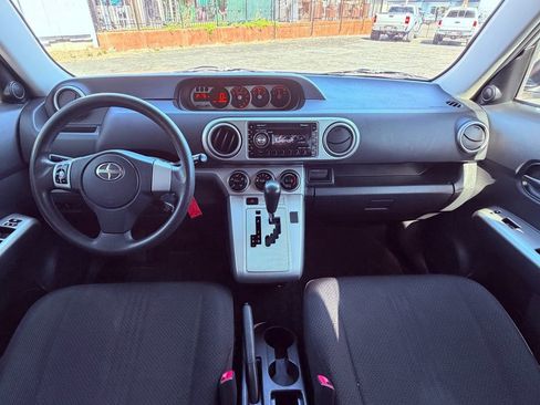 Used 2009 Scion xB FWD image 23