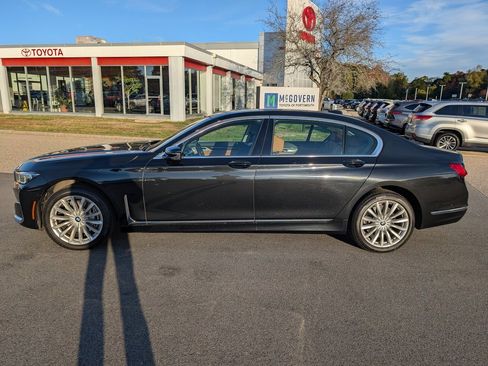 Used 2022 BMW 740i xDrive image 2