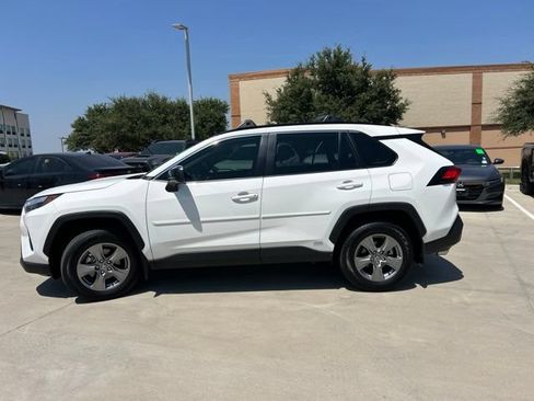 Used 2025 Toyota RAV4 LE AWD/4WD image 7