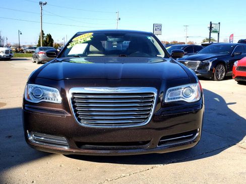 Used 2012 Chrysler 300 image 3