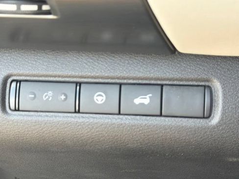 Used 2023 Nissan Pathfinder SL AWD/4WD image 30