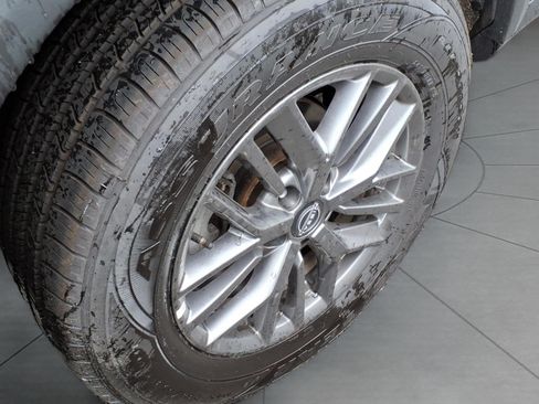 Used 2024 Nissan Rogue S AWD/4WD image 5