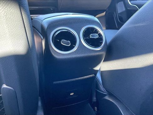 Used 2025 Mercedes-Benz CLA 250 4MATIC image 18